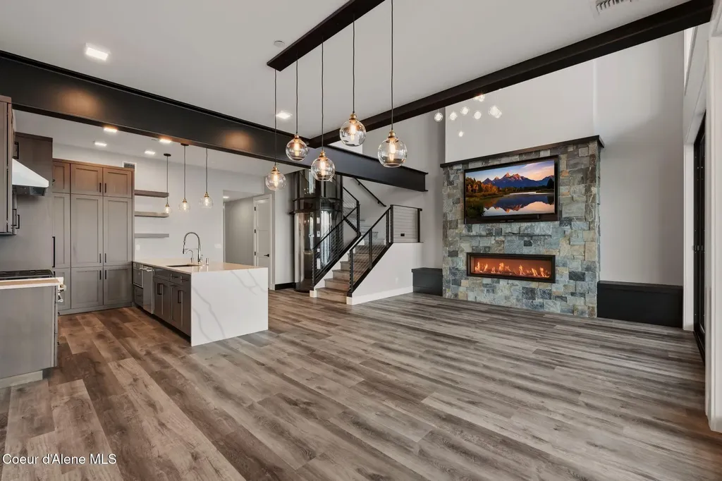 802 Sandpoint Avenue Sandpoint ID 83864