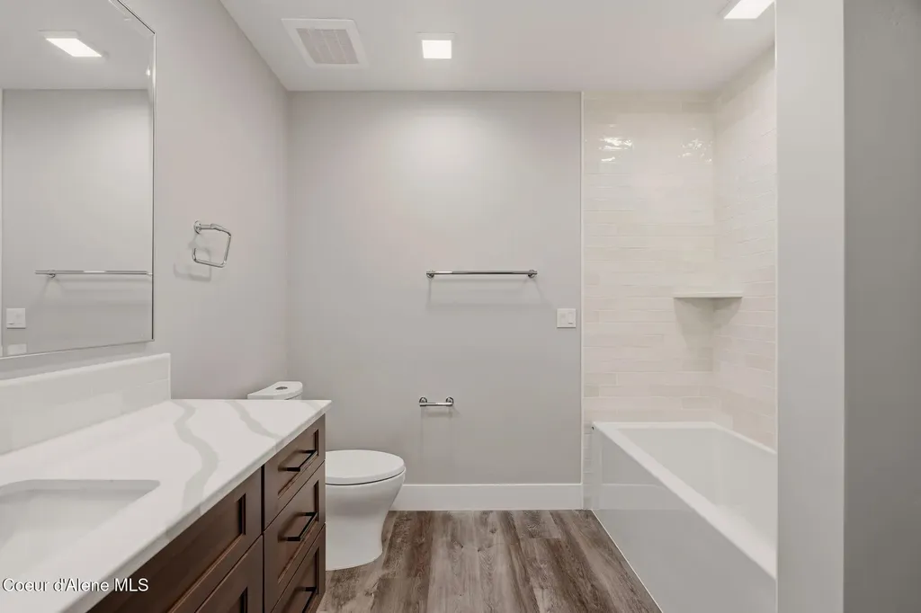 802 Sandpoint Avenue Sandpoint ID 83864