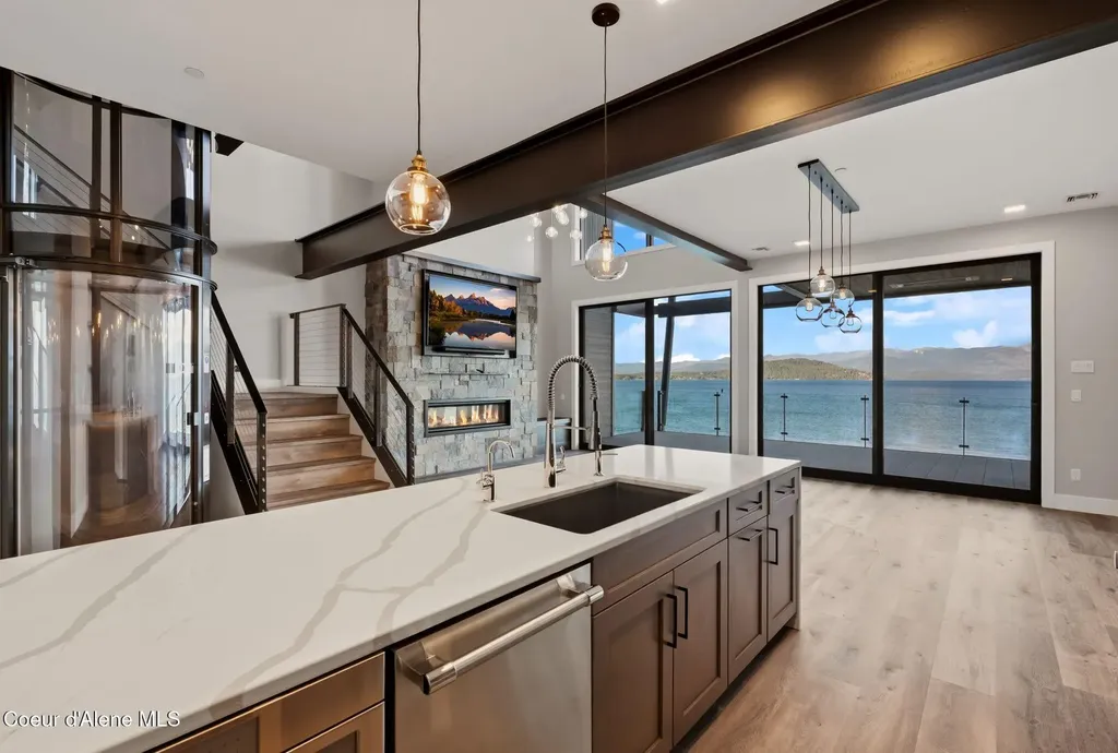 802 Sandpoint Avenue Sandpoint ID 83864