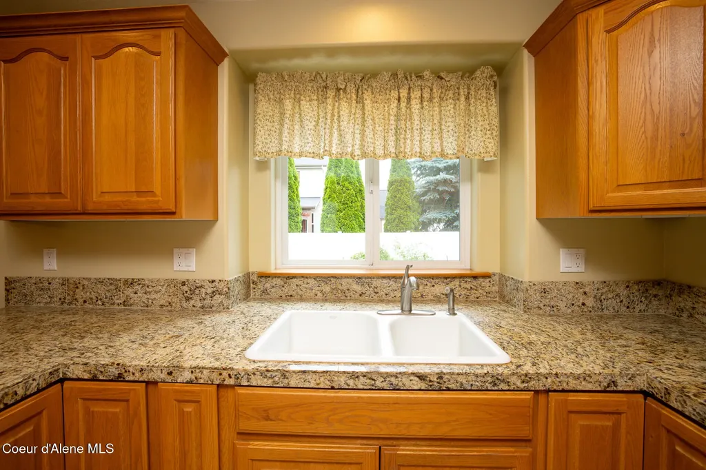 11440 N Rocking R Road Hayden ID 83835