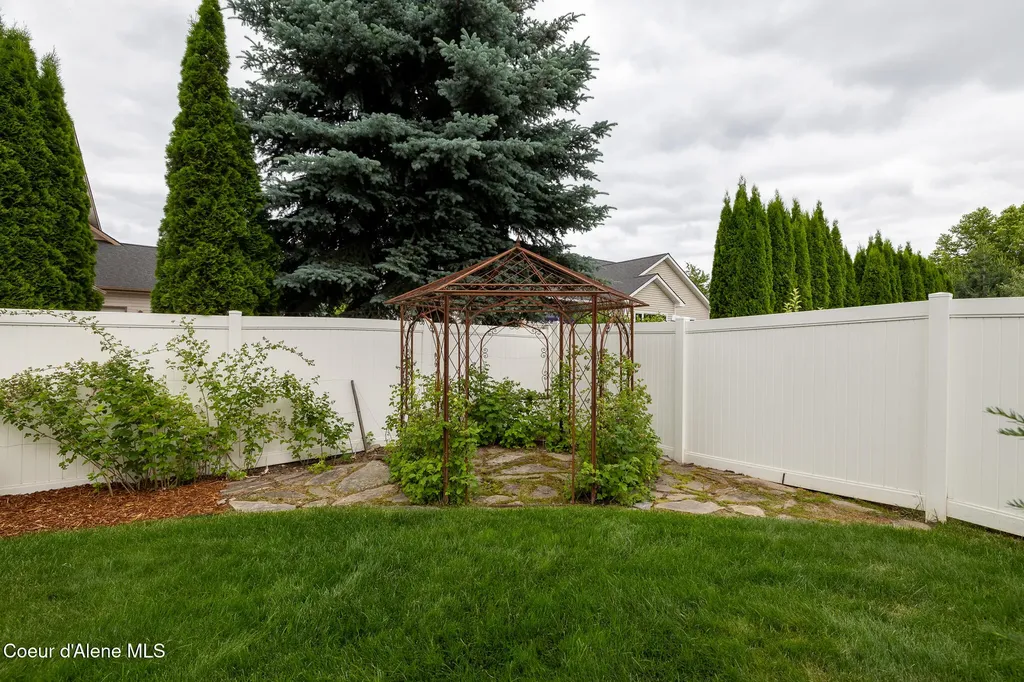 11440 N Rocking R Road Hayden ID 83835