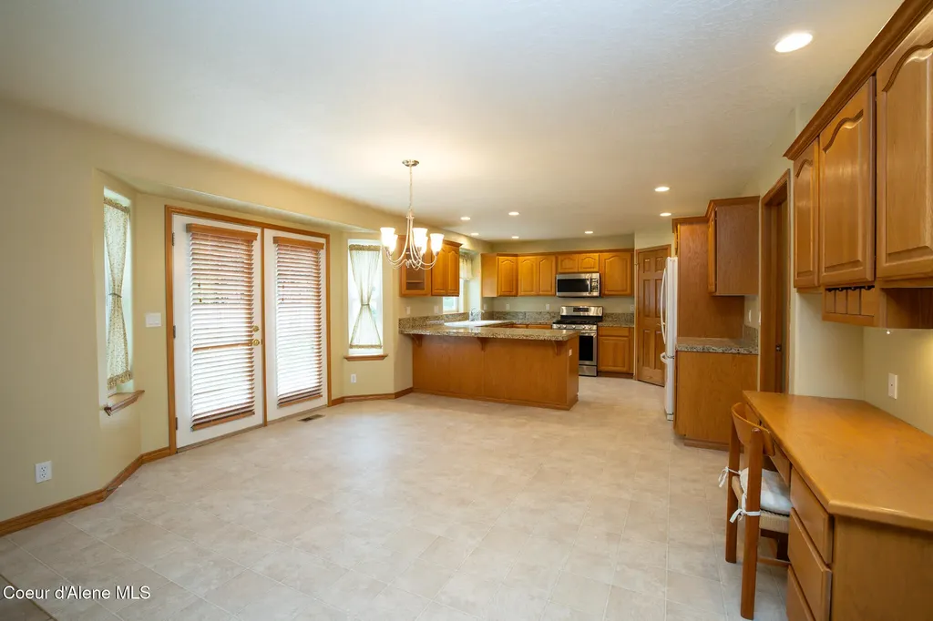 11440 N Rocking R Road Hayden ID 83835