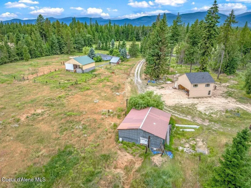 1822 Kootenai Trail Road Naples ID 83847