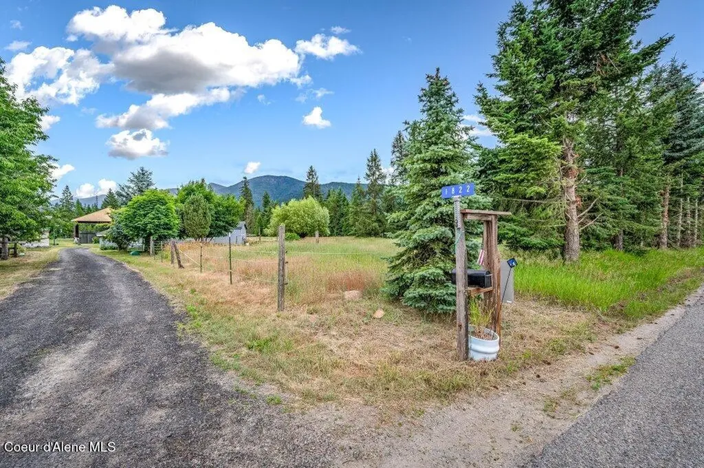 1822 Kootenai Trail Road Naples ID 83847