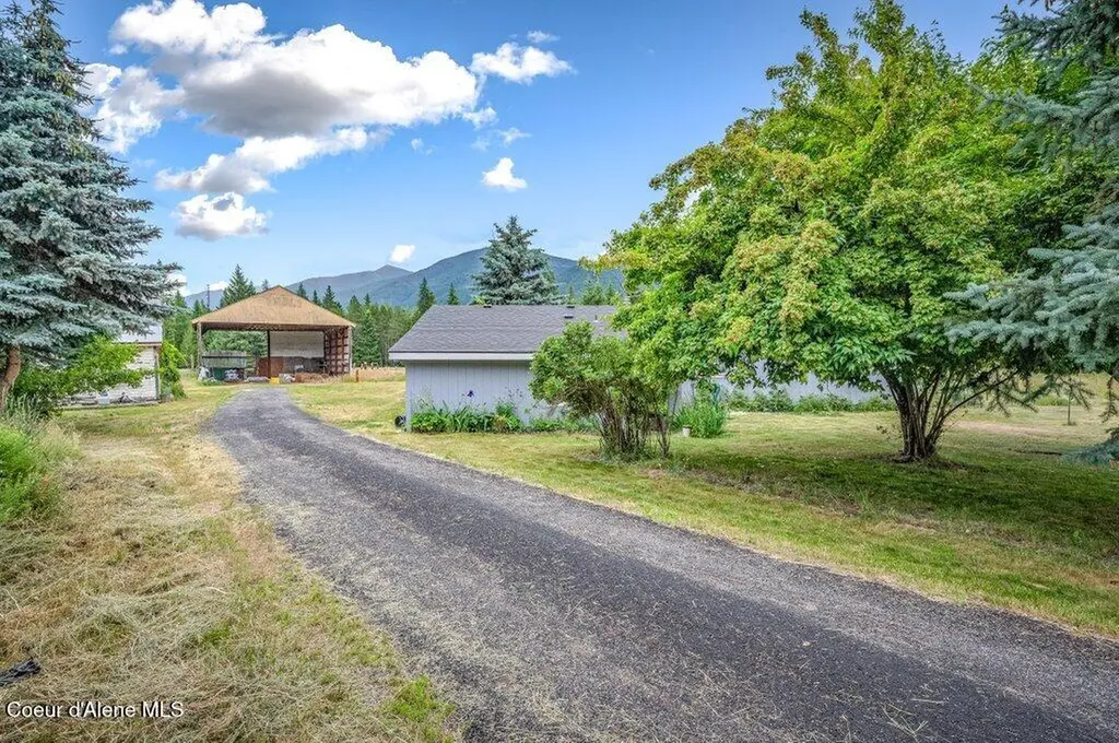 1822 Kootenai Trail Road Naples ID 83847