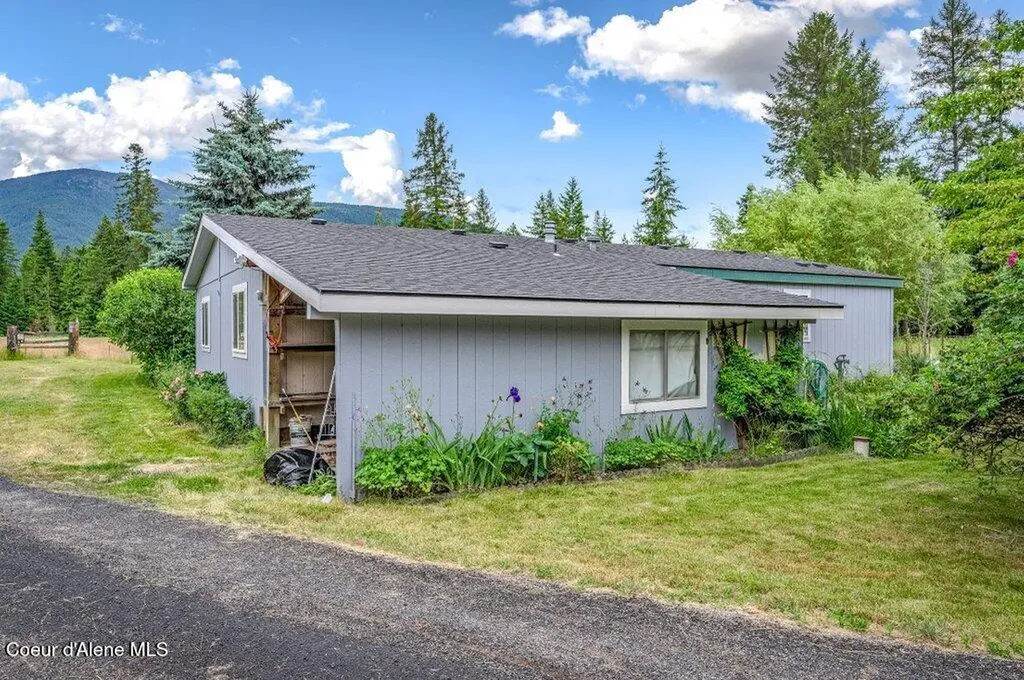 1822 Kootenai Trail Road Naples ID 83847
