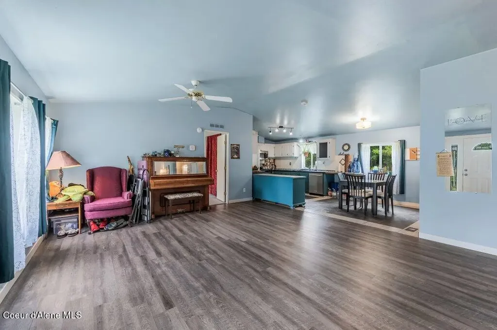 1822 Kootenai Trail Road Naples ID 83847