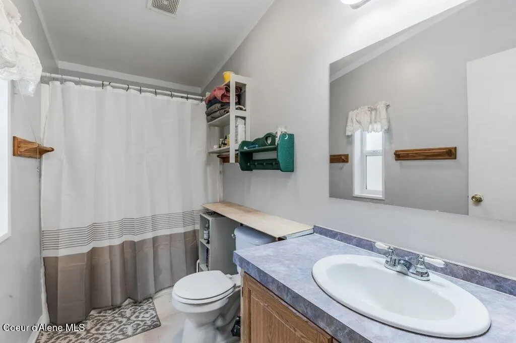 1822 Kootenai Trail Road Naples ID 83847
