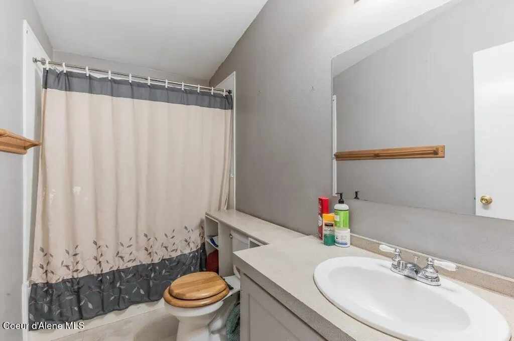 1822 Kootenai Trail Road Naples ID 83847