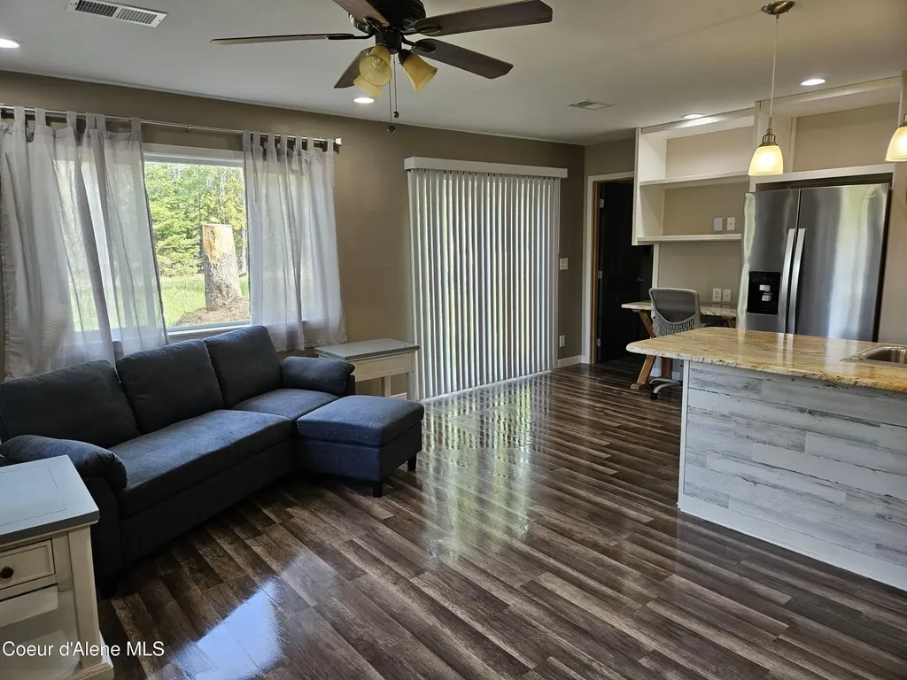 1822 Kootenai Trail Road Naples ID 83847