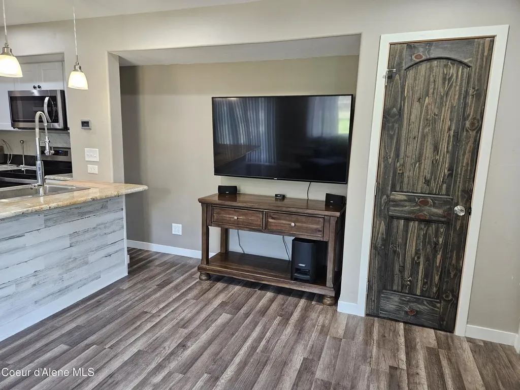 1822 Kootenai Trail Road Naples ID 83847