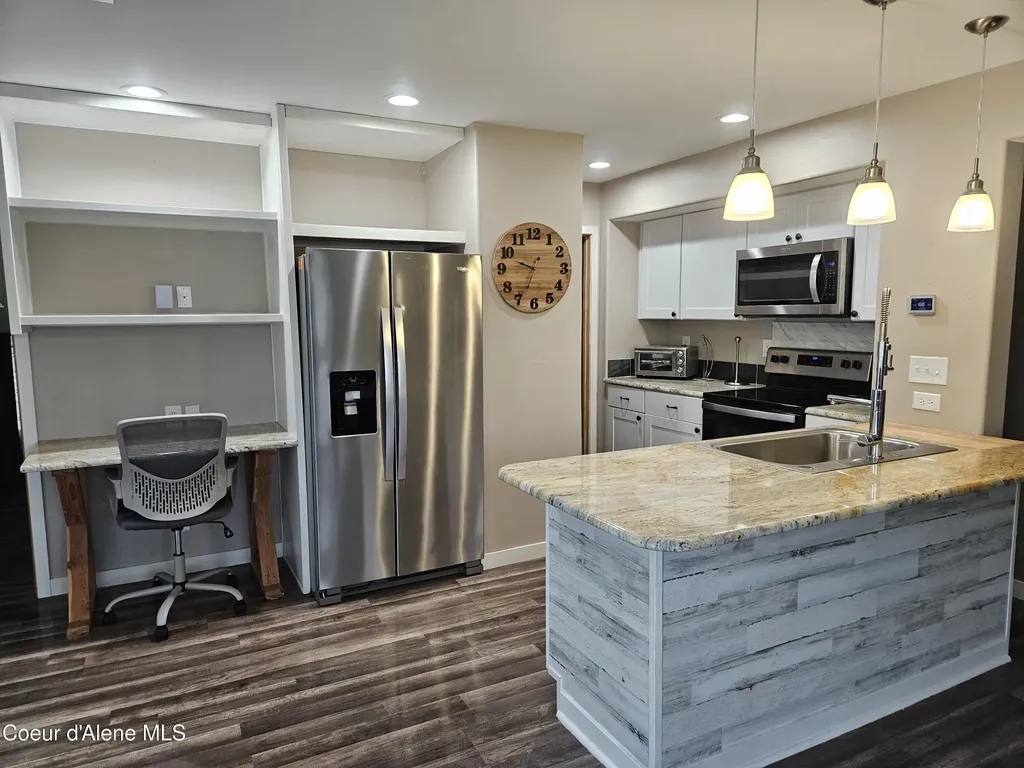 1822 Kootenai Trail Road Naples ID 83847