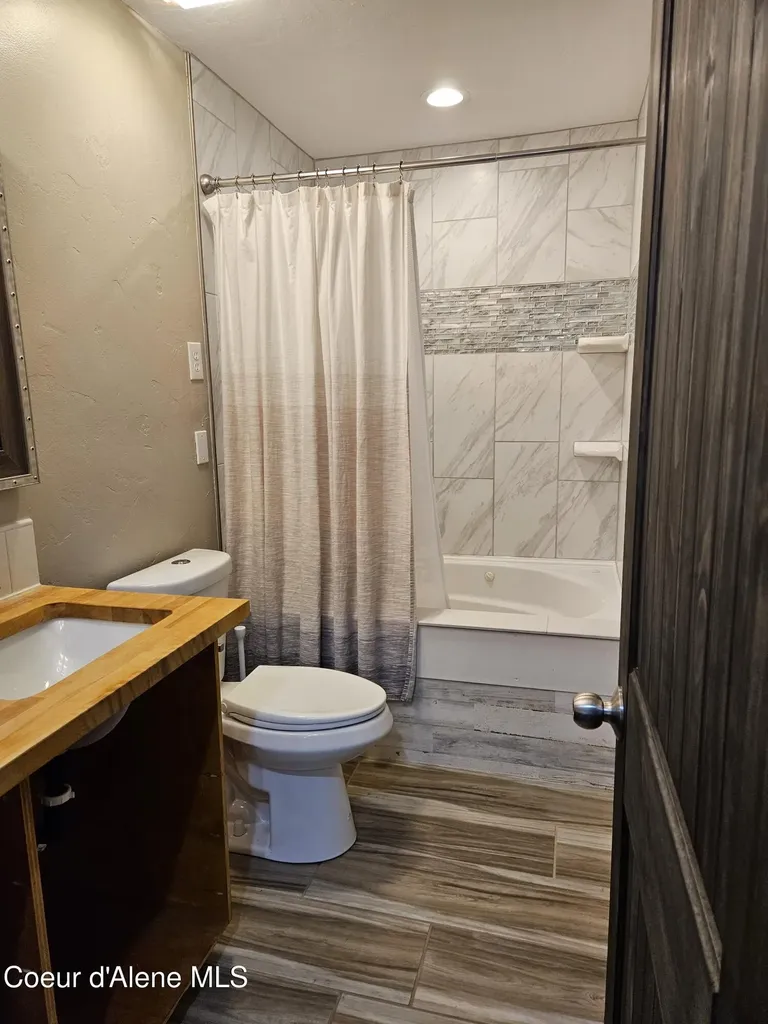 1822 Kootenai Trail Road Naples ID 83847