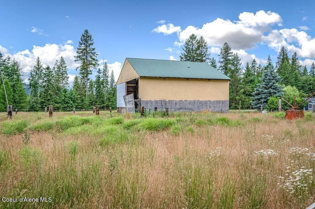 1822 Kootenai Trail Road Naples ID 83847
