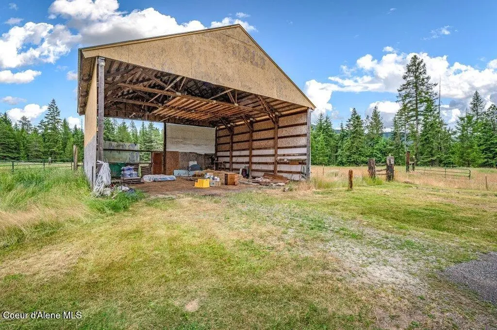 1822 Kootenai Trail Road Naples ID 83847