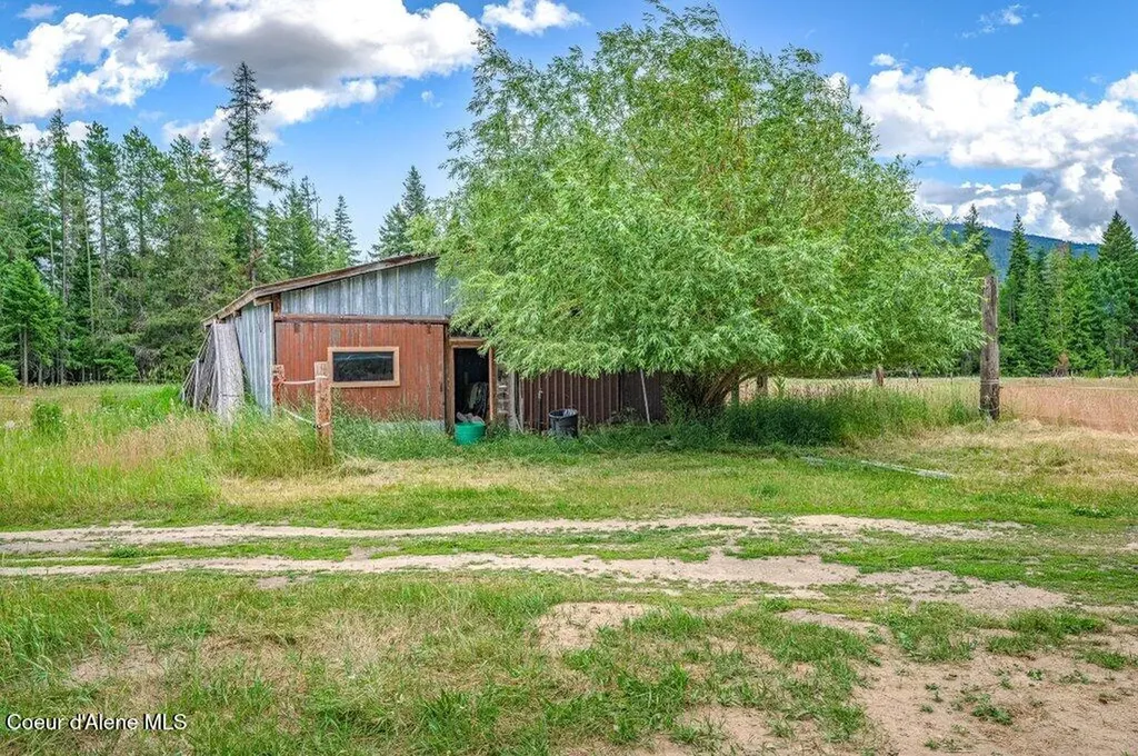1822 Kootenai Trail Road Naples ID 83847