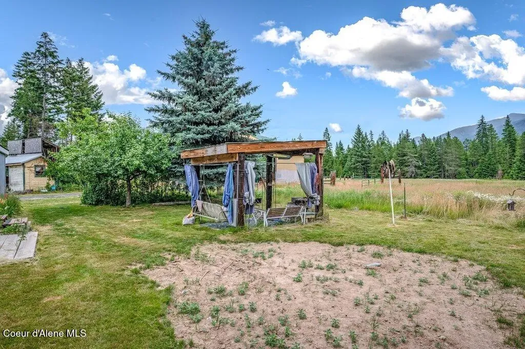 1822 Kootenai Trail Road Naples ID 83847