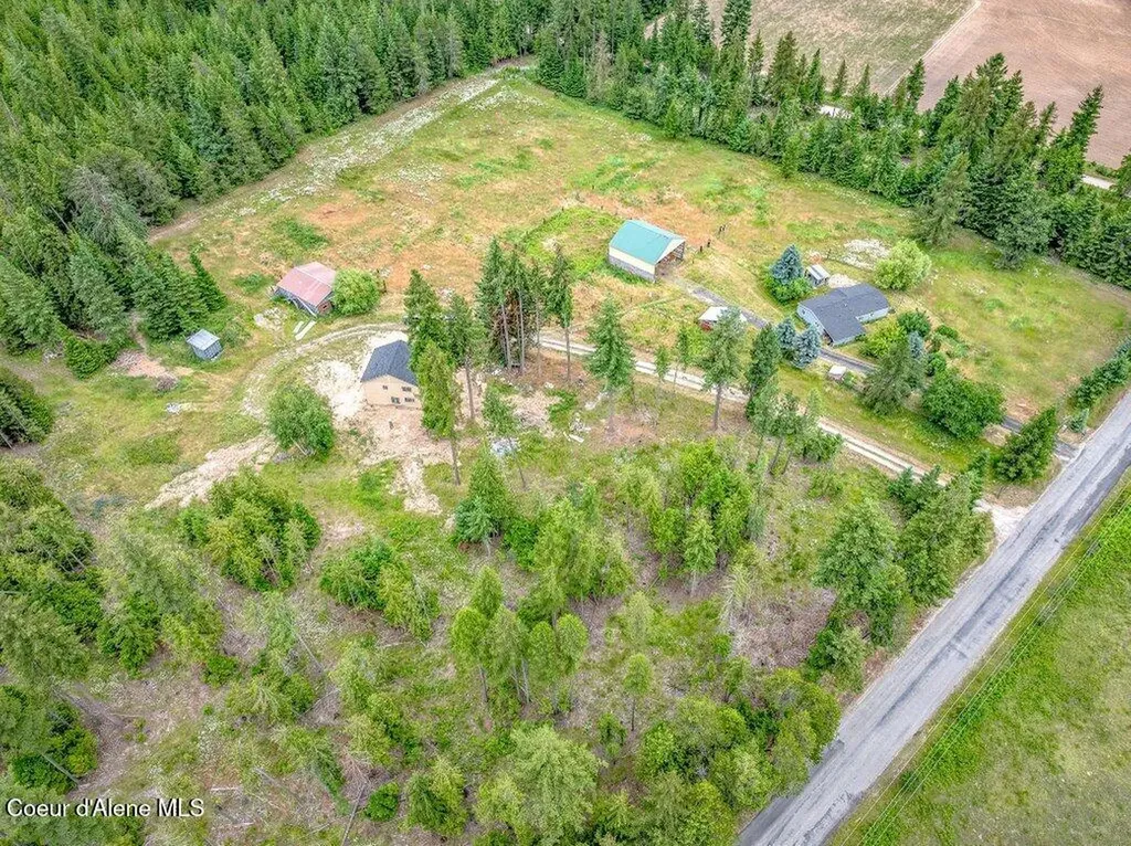 1822 Kootenai Trail Road Naples ID 83847