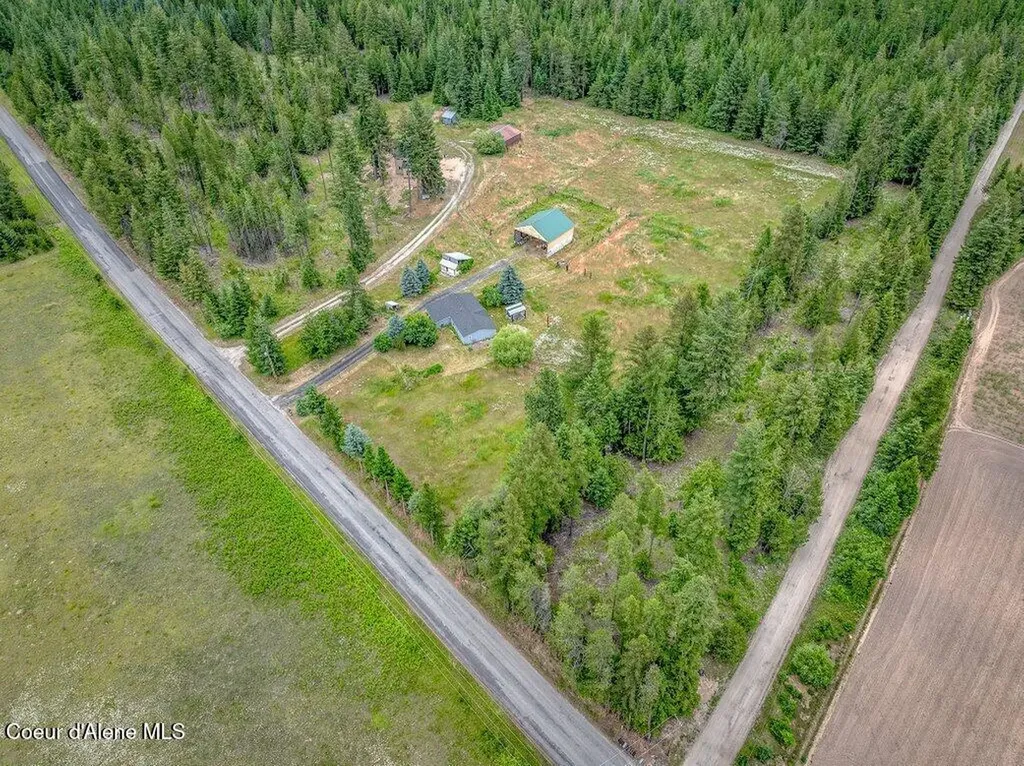 1822 Kootenai Trail Road Naples ID 83847