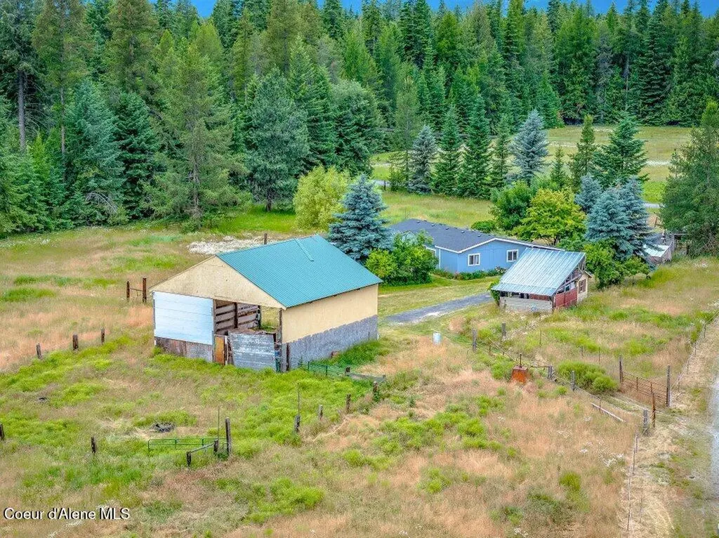 1822 Kootenai Trail Road Naples ID 83847