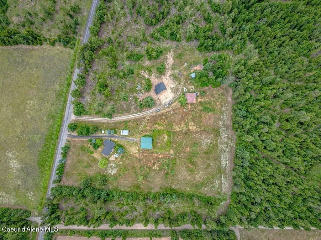 1822 Kootenai Trail Road Naples ID 83847