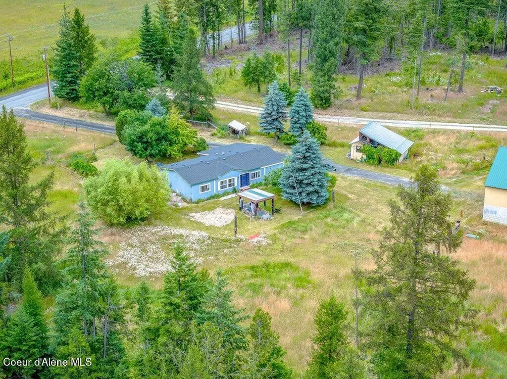1822 Kootenai Trail Road Naples ID 83847