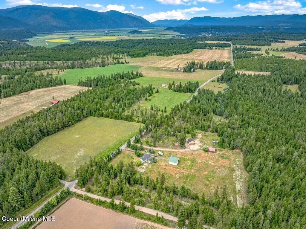 1822 Kootenai Trail Road Naples ID 83847