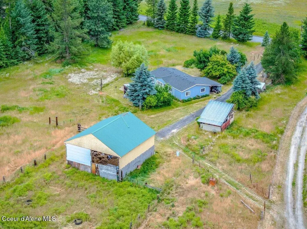 1822 Kootenai Trail Road Naples ID 83847