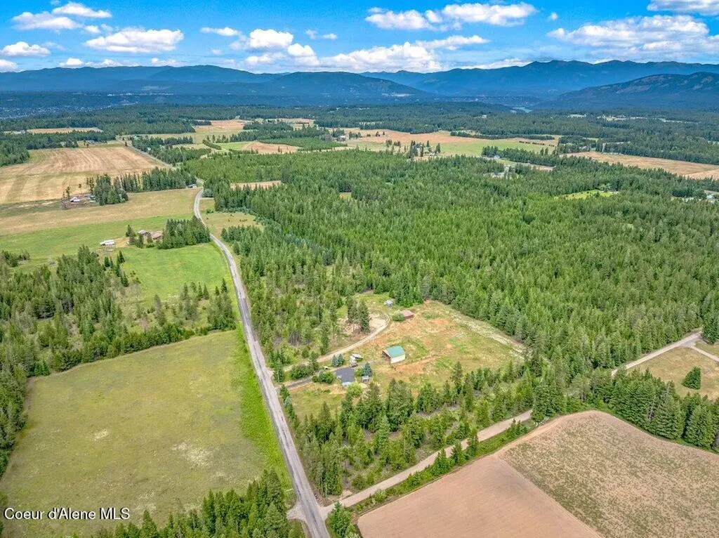 1822 Kootenai Trail Road Naples ID 83847