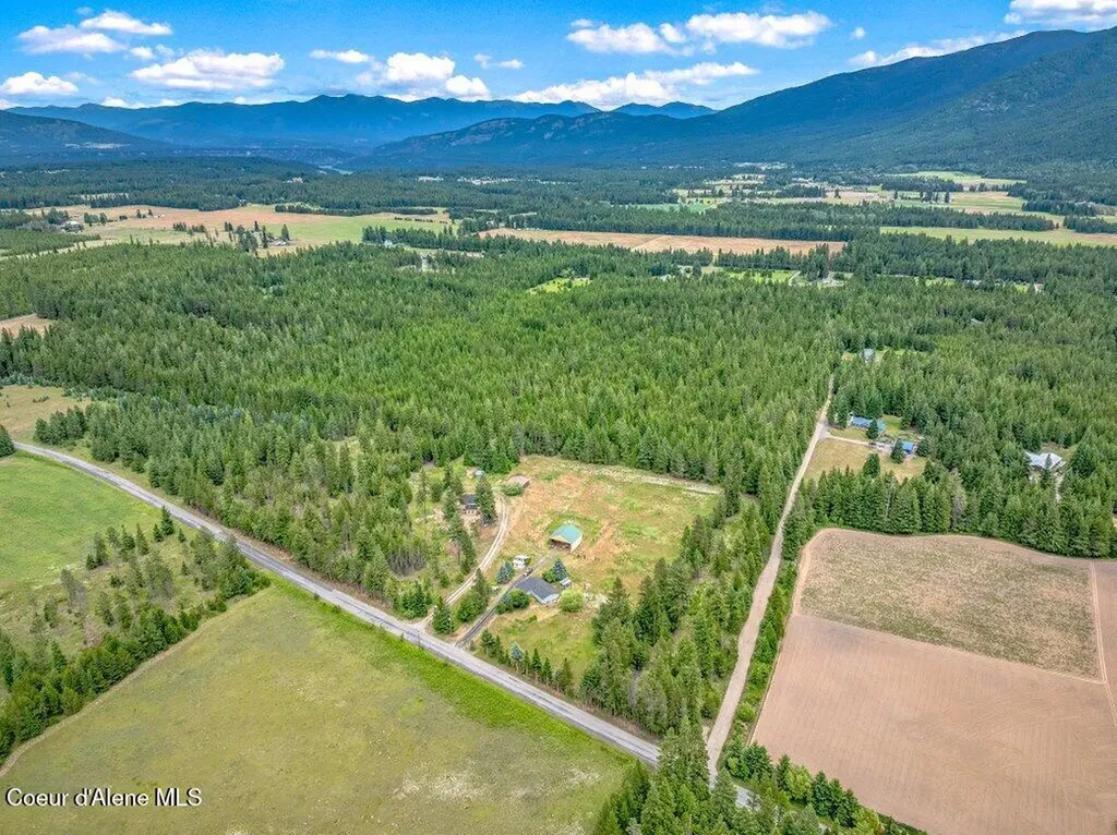 1822 Kootenai Trail Road Naples ID 83847