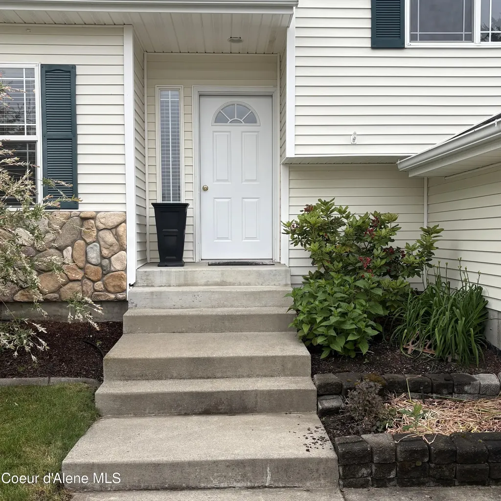 9053 N Drawbridge Court Hayden ID 83835