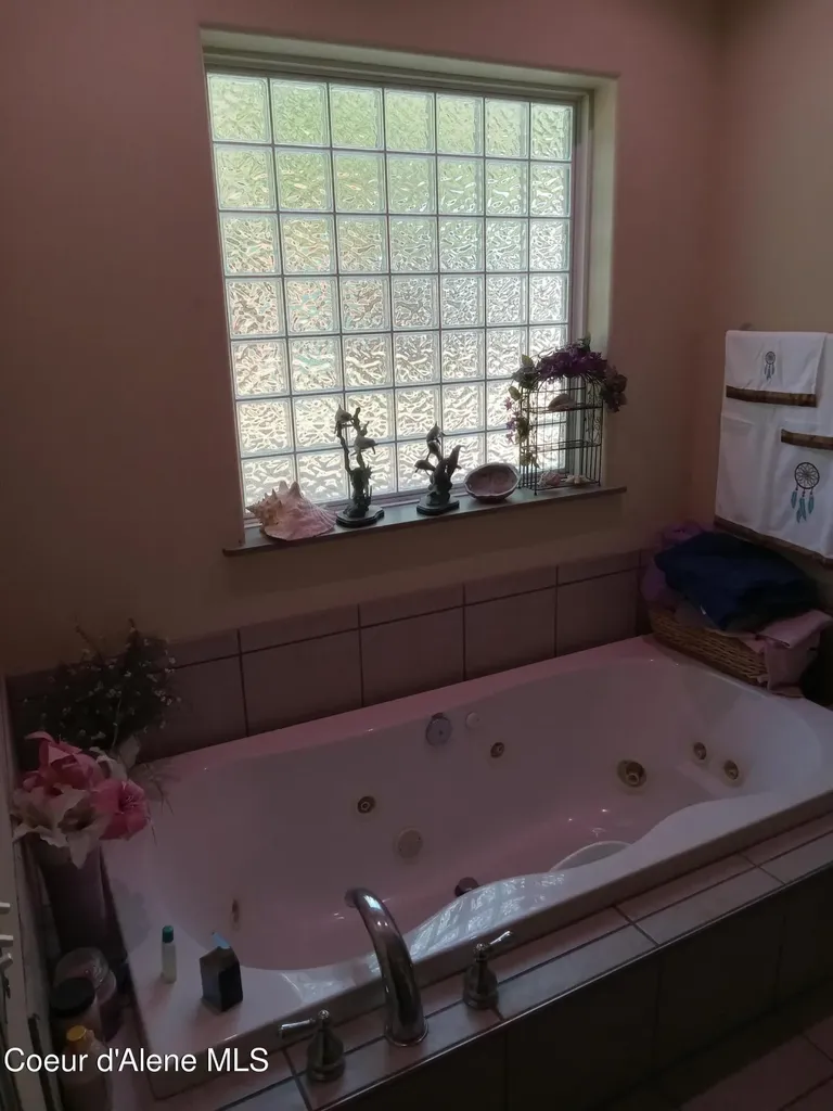26 Roberts Rdg Road Cocolalla ID 83813