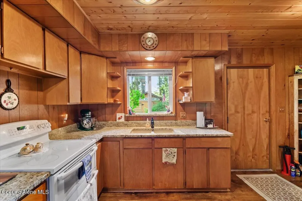 7552 W Mount Carlton Drive Spirit Lake ID 83869