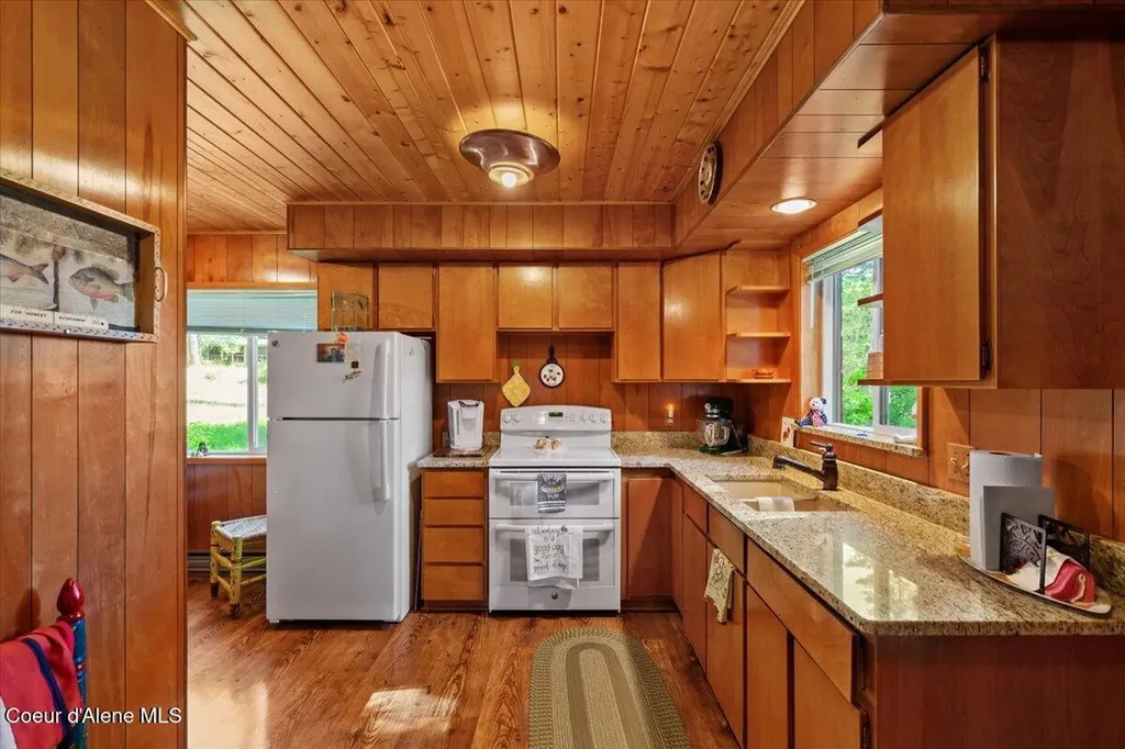7552 W Mount Carlton Drive Spirit Lake ID 83869