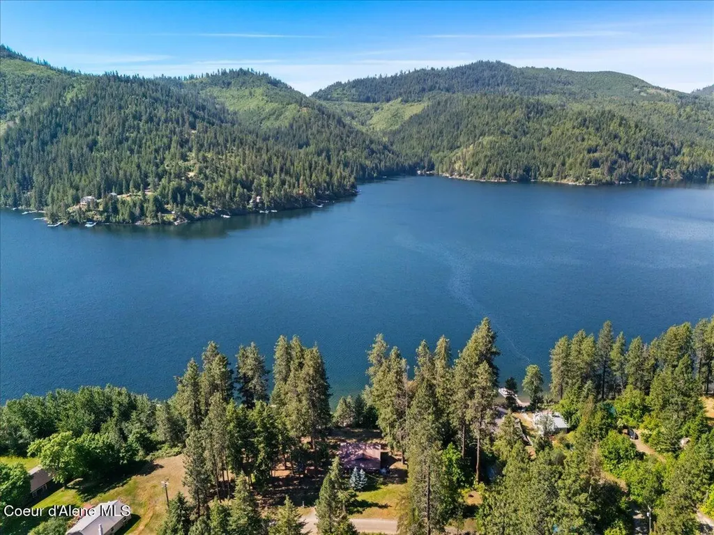 7552 W Mount Carlton Drive Spirit Lake ID 83869