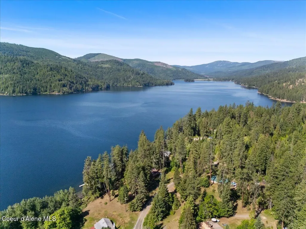 7552 W Mount Carlton Drive Spirit Lake ID 83869