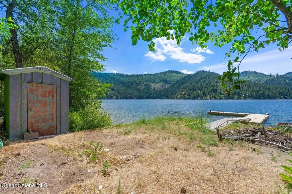 7552 W Mount Carlton Drive Spirit Lake ID 83869