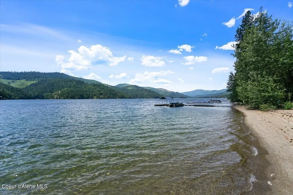 7552 W Mount Carlton Drive Spirit Lake ID 83869