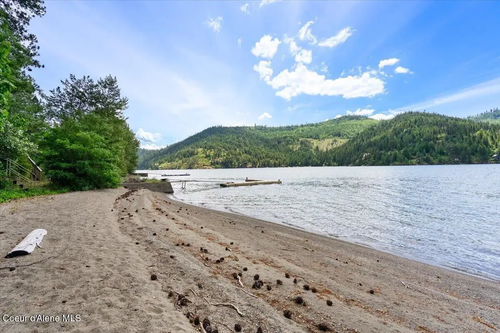 7552 W Mount Carlton Drive Spirit Lake ID 83869