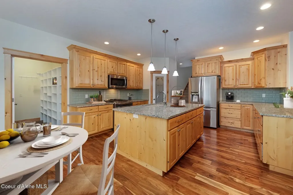 7463 W Lancaster Road Rathdrum ID 83858