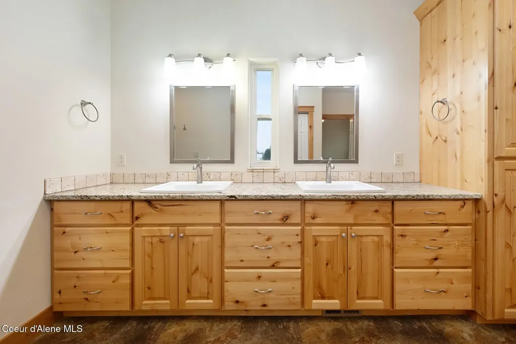 7463 W Lancaster Road Rathdrum ID 83858