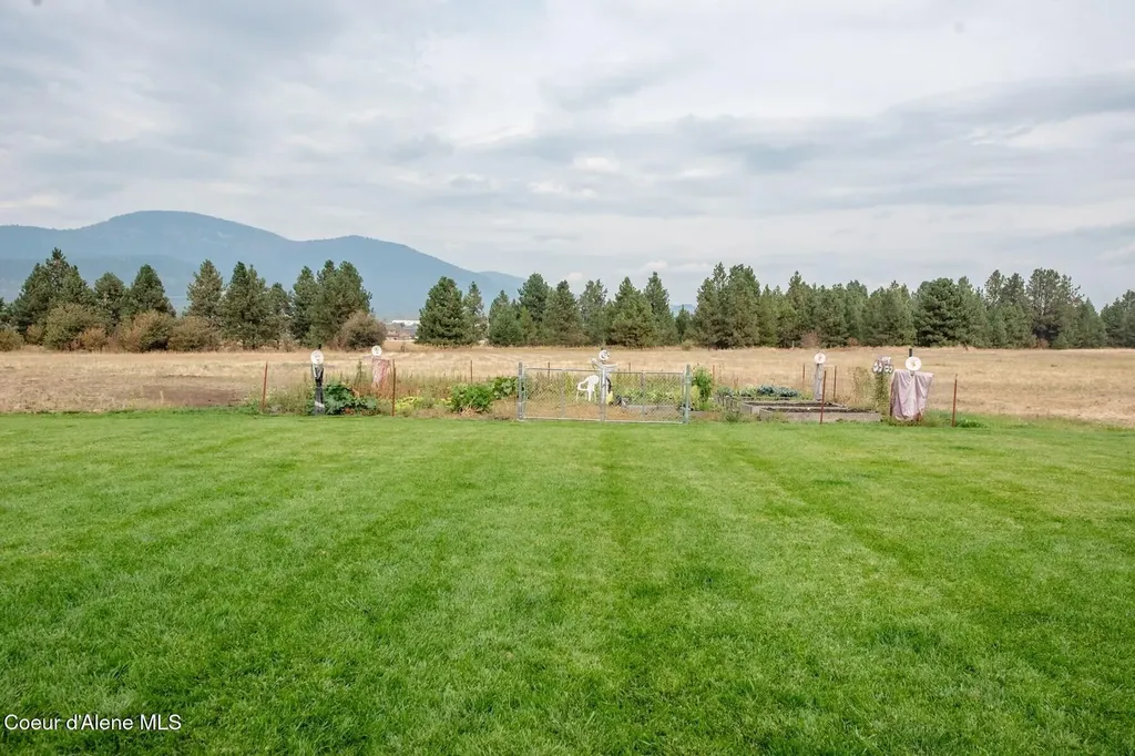 7463 W Lancaster Road Rathdrum ID 83858