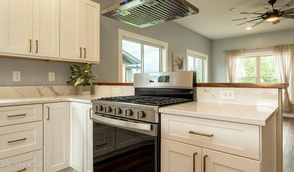 6806 Selkirk Street Bonners Ferry ID 83805