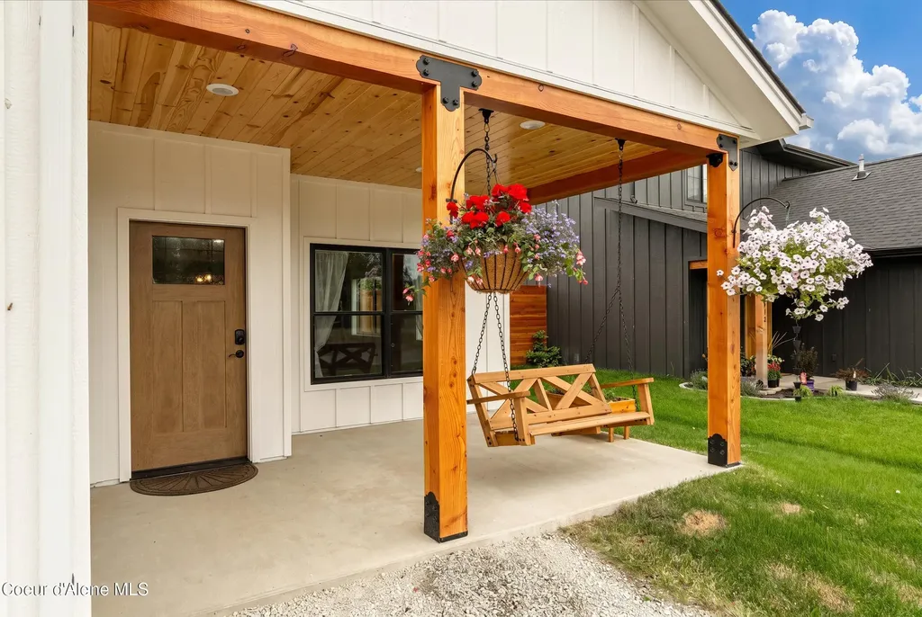 6806 Selkirk Street Bonners Ferry ID 83805