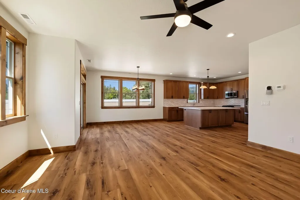 1521 Autumn Lane Sandpoint ID 83864