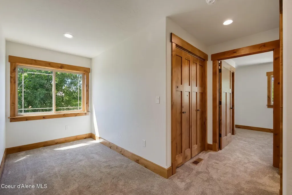 1521 Autumn Lane Sandpoint ID 83864