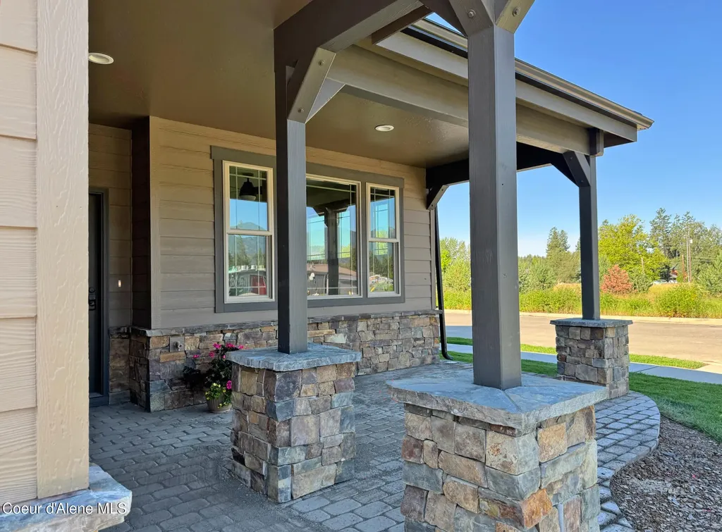 1521 Autumn Lane Sandpoint ID 83864