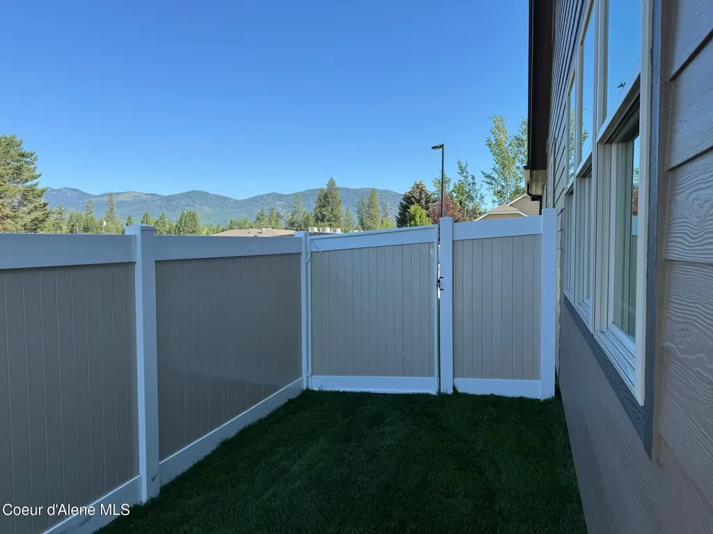 1521 Autumn Lane Sandpoint ID 83864