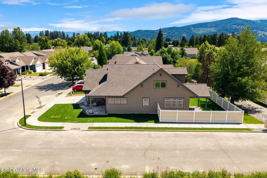 1521 Autumn Lane Sandpoint ID 83864