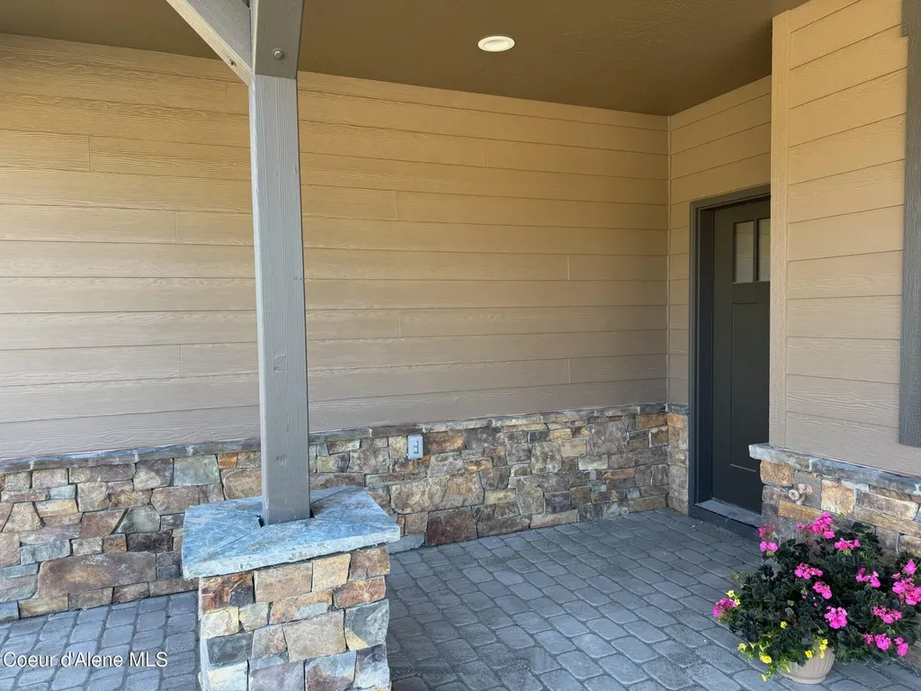 1521 Autumn Lane Sandpoint ID 83864
